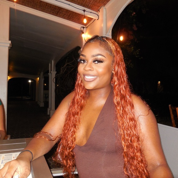 Meet your Posher, Celine - Picture 3 of 8